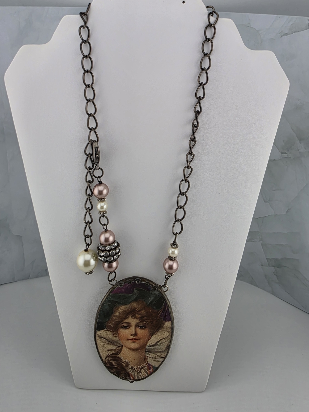 Plunder Pink and Pearl Portrait Pendant Necklace